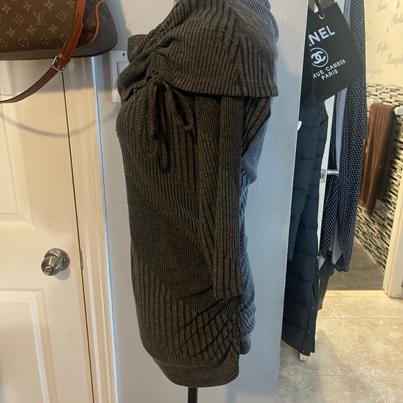 Frank Lyman Design gray Off-the-Shoulder Sweater - Picture 4 of 4